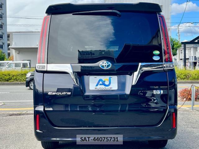 Toyota ESQUIRE 2017-09 8726852-3