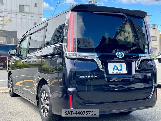 Toyota ESQUIRE 2017-09 8726852-4