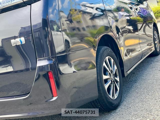 Toyota ESQUIRE 2017-09 8726852-6