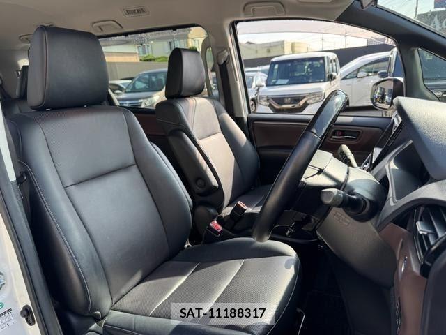 Toyota ESQUIRE 2015-04 8730547-7