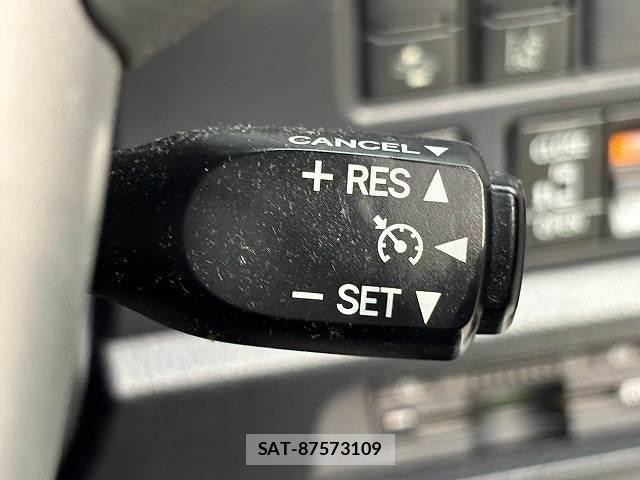 Toyota ESQUIRE 2016-02 8730867-8