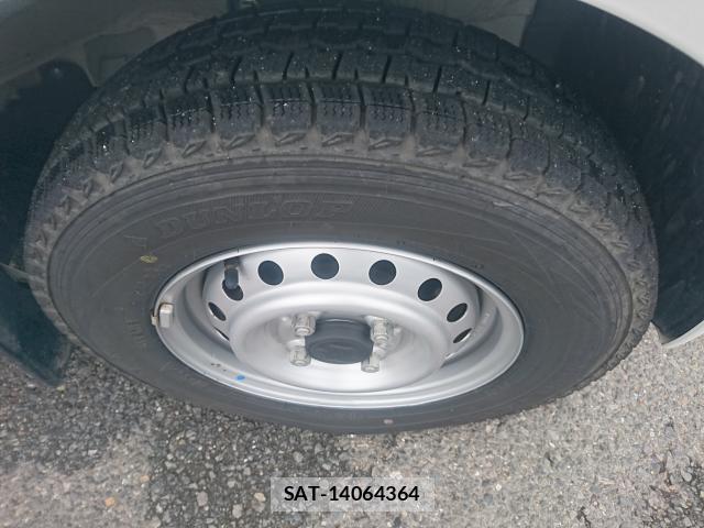 Suzuki EVERY 2024-02 8726132-8