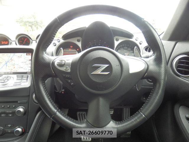 Nissan FAIRLADY Z 2011-11 8730577-12