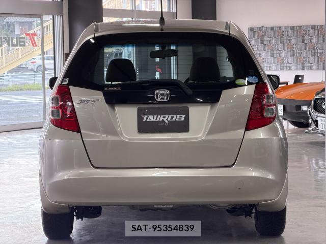 Honda FIT 2009-10 8726651-1