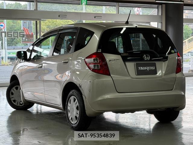 Honda FIT 2009-10 8726651-13
