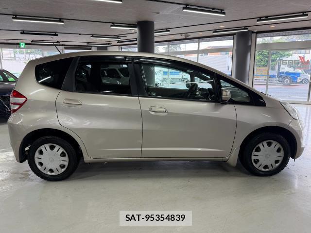 Honda FIT 2009-10 8726651-3