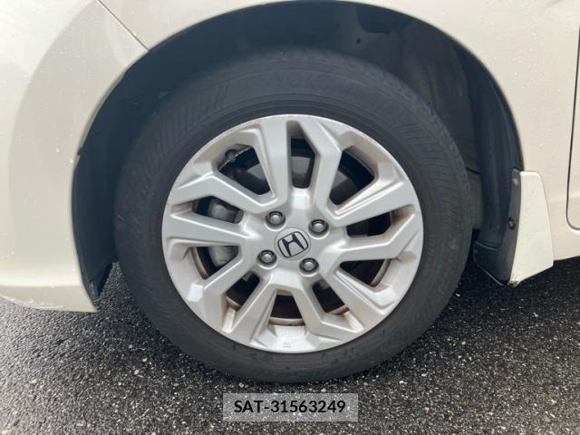 Honda FIT 2018-04 8730755-12