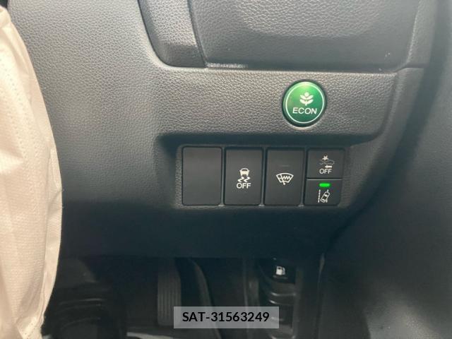 Honda FIT 2018-04 8730755-17
