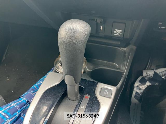 Honda FIT 2018-04 8730755-18