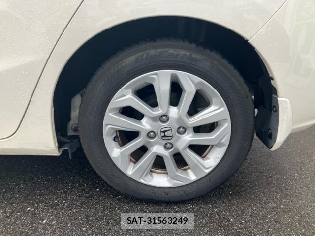 Honda FIT 2018-04 8730755-3