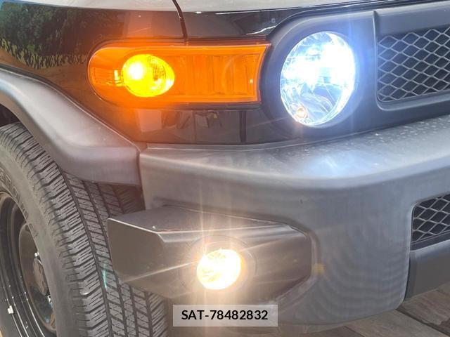 Toyota FJ CRUISER 2016-11 8727780-11