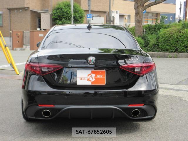 ALFA ROMEO Giulia 2019-07 8727179-1