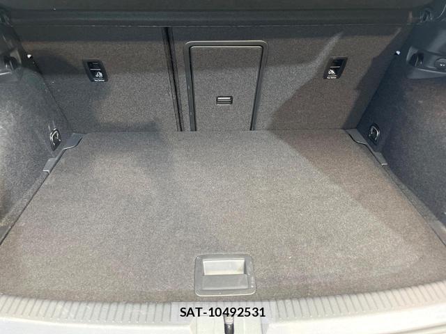 VolksWagen GOLF 2019-03 8725984-11