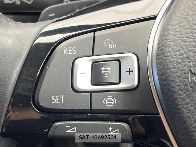 VolksWagen GOLF 2019-03 8725984-3