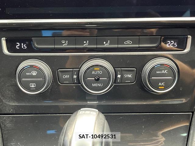 VolksWagen GOLF 2019-03 8725984-4