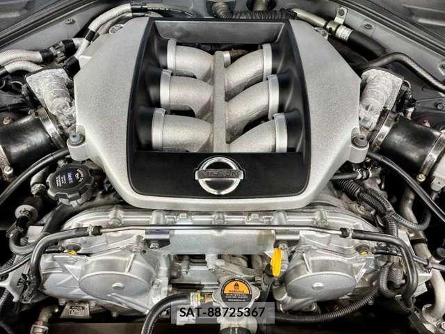 Nissan GT-R 2009-03 8725890-3