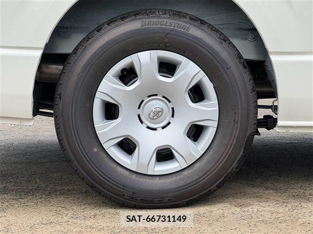 Toyota HIACE COMMUTER 2025-03 8728311-18