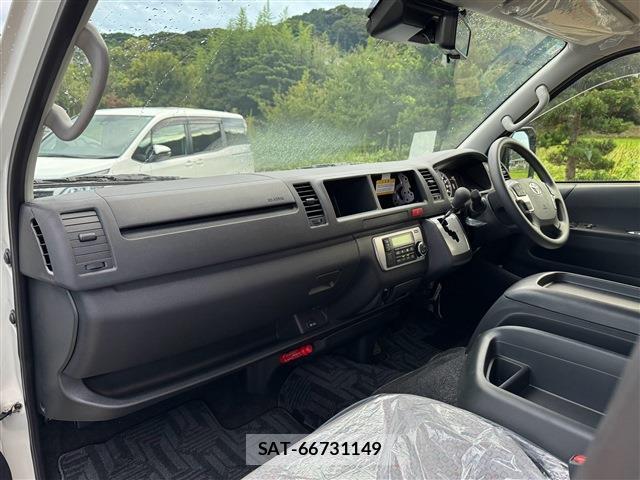Toyota HIACE COMMUTER 2025-03 8728311-3