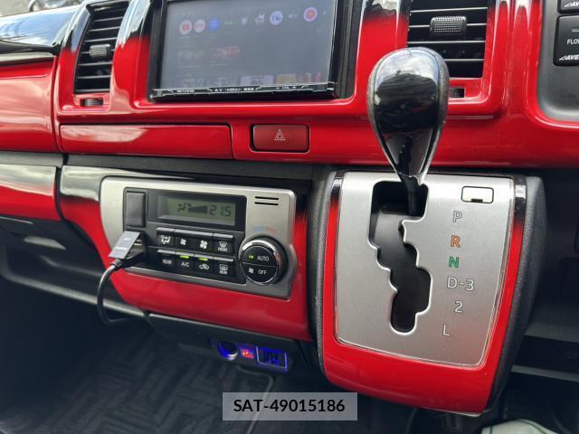 Toyota HIACE VAN 2016-11 8726081-11