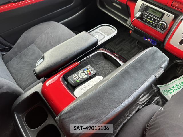 Toyota HIACE VAN 2016-11 8726081-12