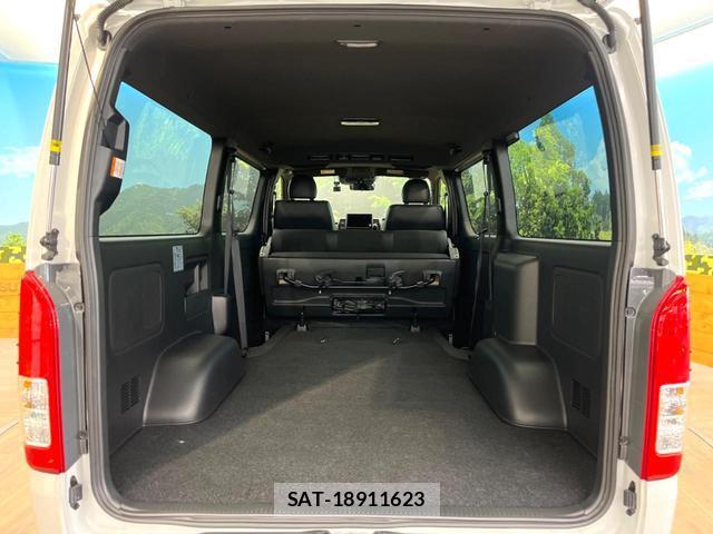 Toyota HIACE VAN 2026-04 8727776-9