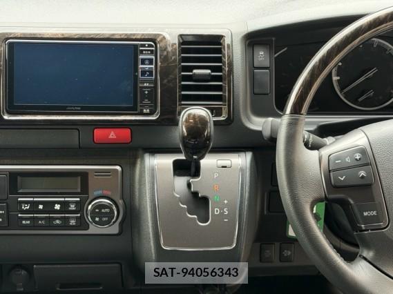 Toyota HIACE VAN 2023-04 8729076-13
