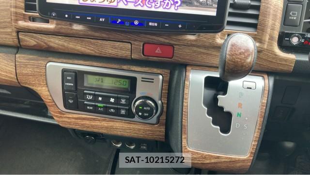 Toyota HIACE VAN 2022-10 8729605-14