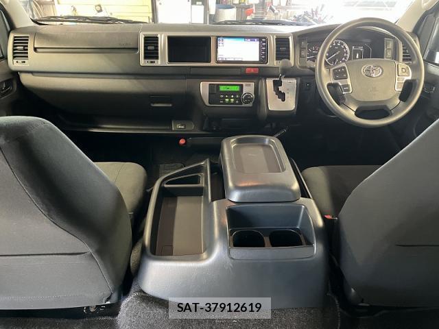 Toyota HIACE VAN 2024-08 8730309-3