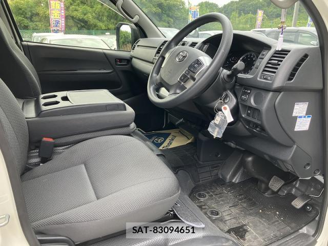 Toyota HIACE VAN 2025-05 8730310-4