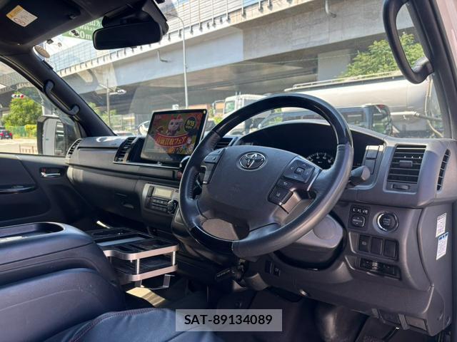 Toyota HIACE VAN 2021-05 8730448-14