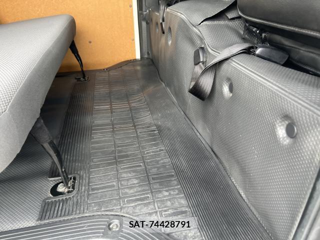 Toyota HIACE VAN 2017-07 8730611-11