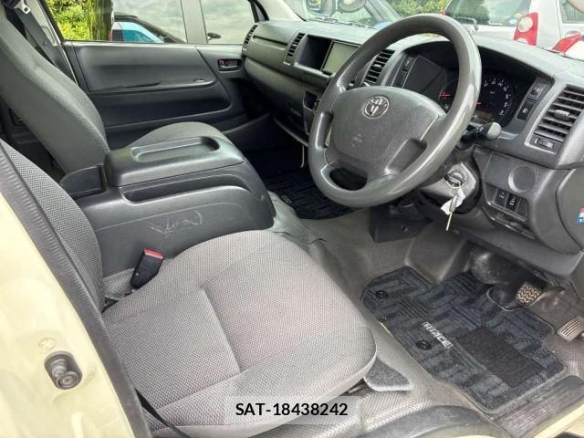 Toyota HIACE WAGON 2017-07 8726380-3