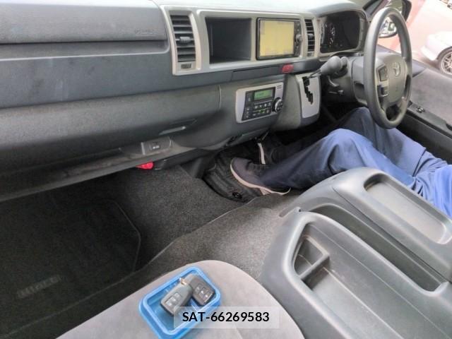 Toyota HIACE WAGON 2018-09 8726390-2