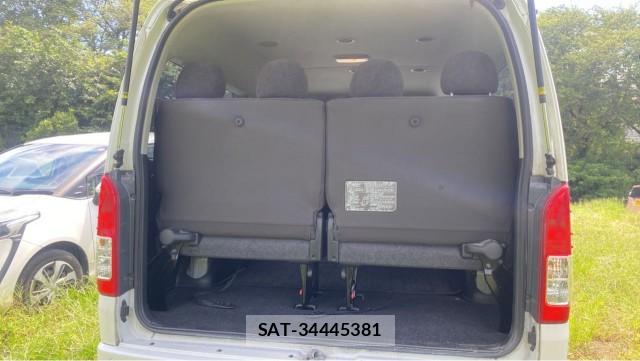 Toyota HIACE WAGON 2022-03 8729545-17