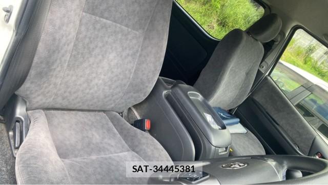 Toyota HIACE WAGON 2022-03 8729545-5