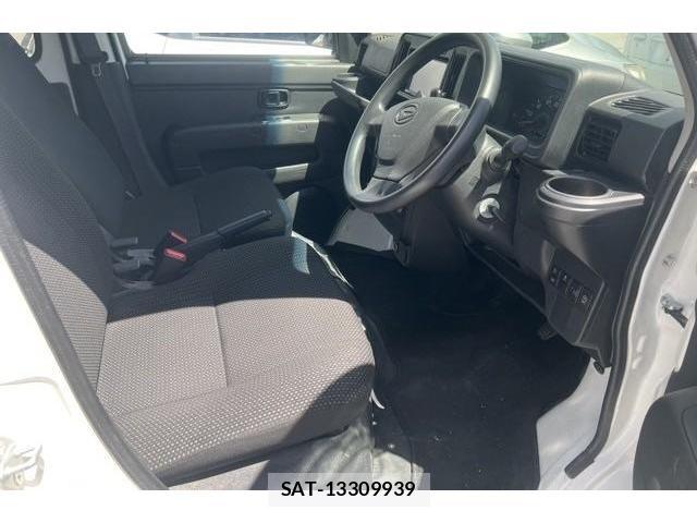 Daihatsu HIJET CARGO 2019-08 8726910-3
