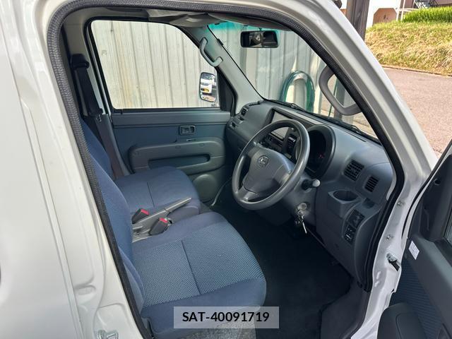 Daihatsu HIJET CARGO 2014-12 8728941-3