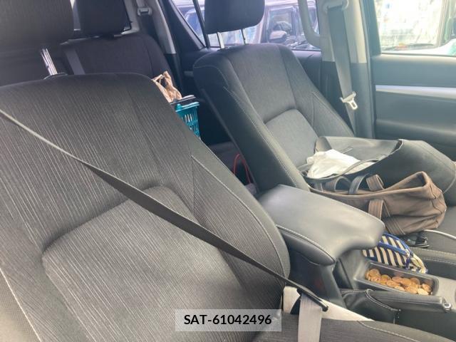 Toyota HILUX 2019-03 8725811-11