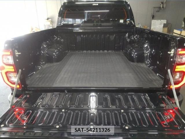 Toyota HILUX 2023-08 8726396-2