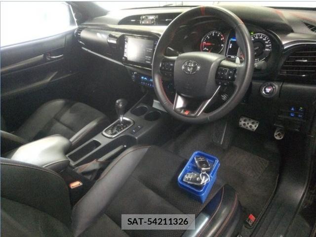 Toyota HILUX 2023-08 8726396-3