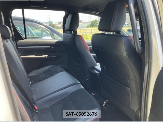 Toyota HILUX 2023-03 8726409-3