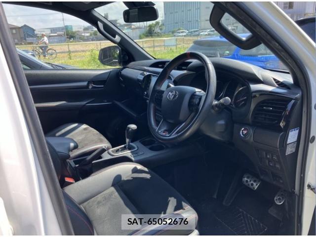Toyota HILUX 2023-03 8726409-4