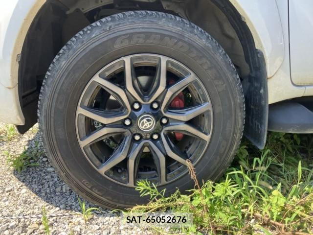 Toyota HILUX 2023-03 8726409-5