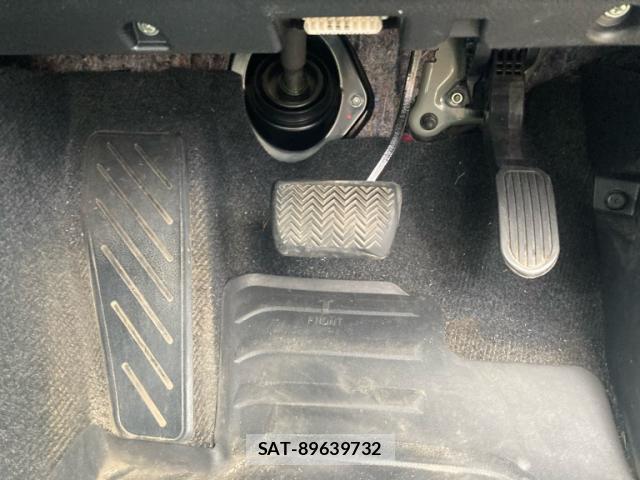 Toyota HILUX 2020-09 8727324-15