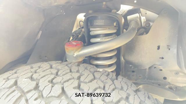 Toyota HILUX 2020-09 8727324-17