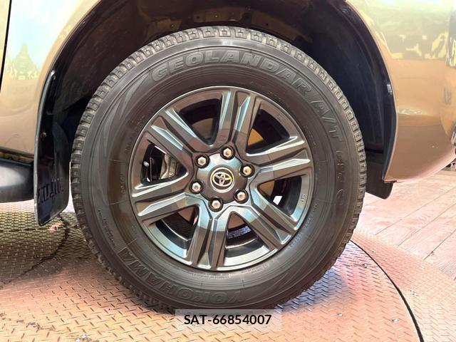 Toyota HILUX 2023-12 8727747-19