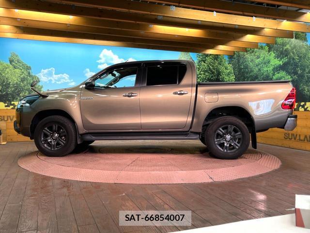 Toyota HILUX 2023-12 8727747-7