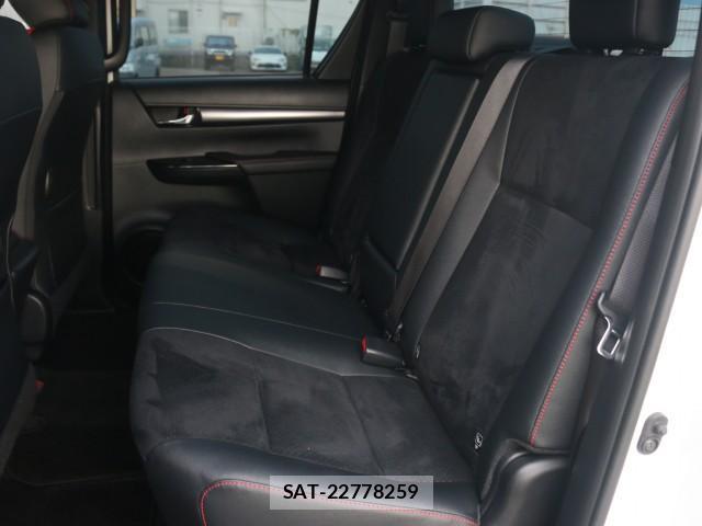 Toyota HILUX 2023-11 8728445-6