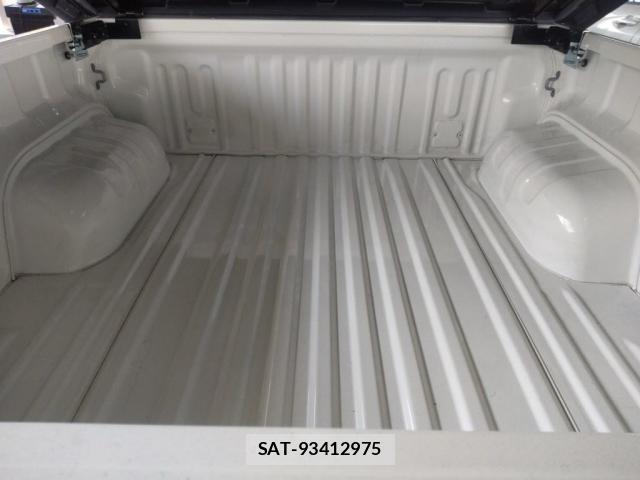 Toyota HILUX 2023-10 8729762-2