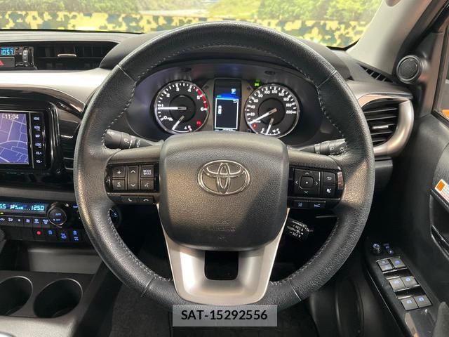 Toyota HILUX 2023-08 8730623-10